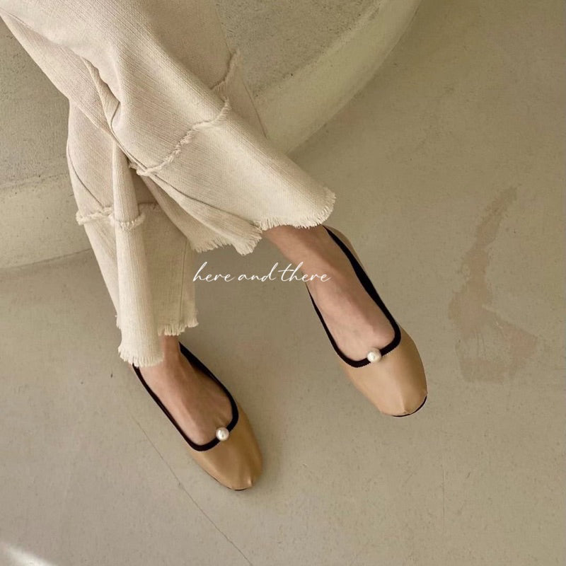 23FW811-預購-1cm-軟皮舒服 韓國代購 簡約 珍珠 撞色 平底 娃娃鞋